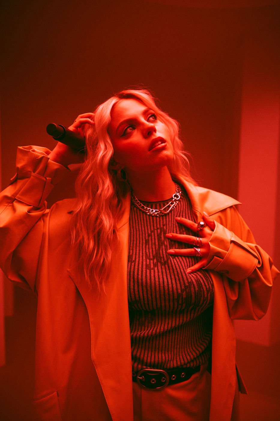 Still image from Reneé Rapp's live performance of "Bruises" for Vevo's DSCVR video series